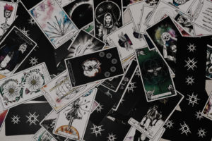Latające karty w talii tarota